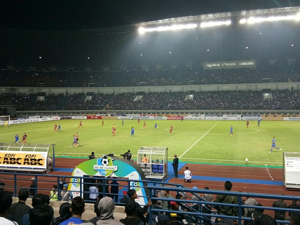 Ketat Sejak Awal, Persib Unggul Tipis 2-1 atas PSM 