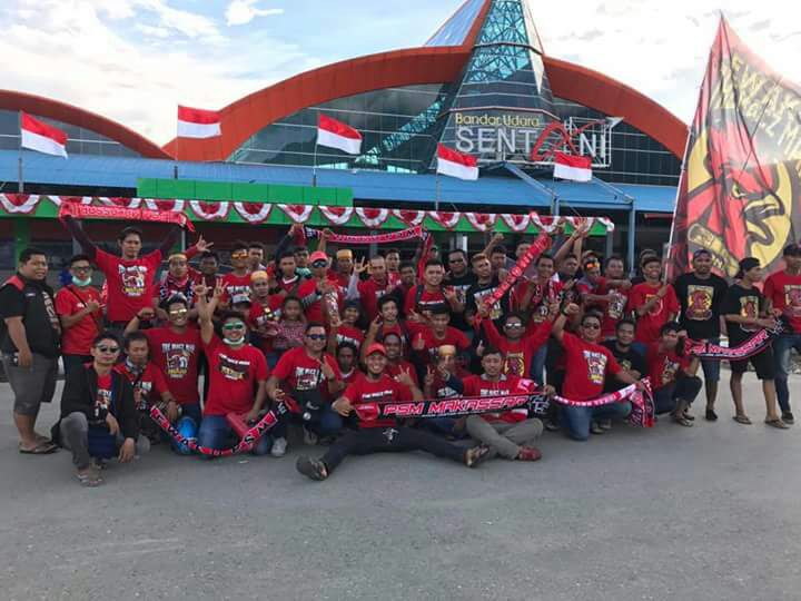 Galeri Foto Penjemputan PSM di Bandara Sentani, Jayapura