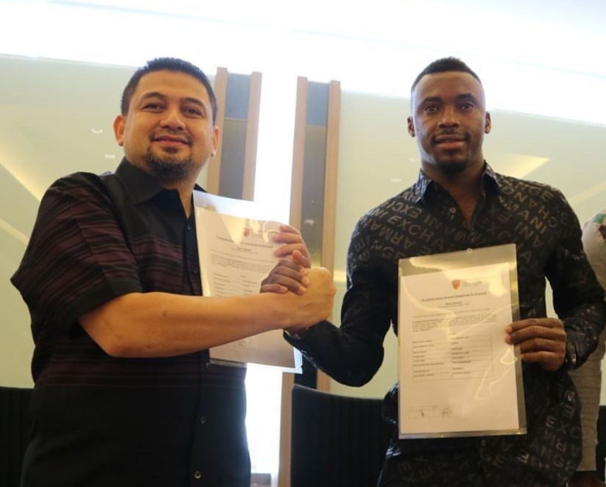 Guy Junior Resmi Berkostum PSM